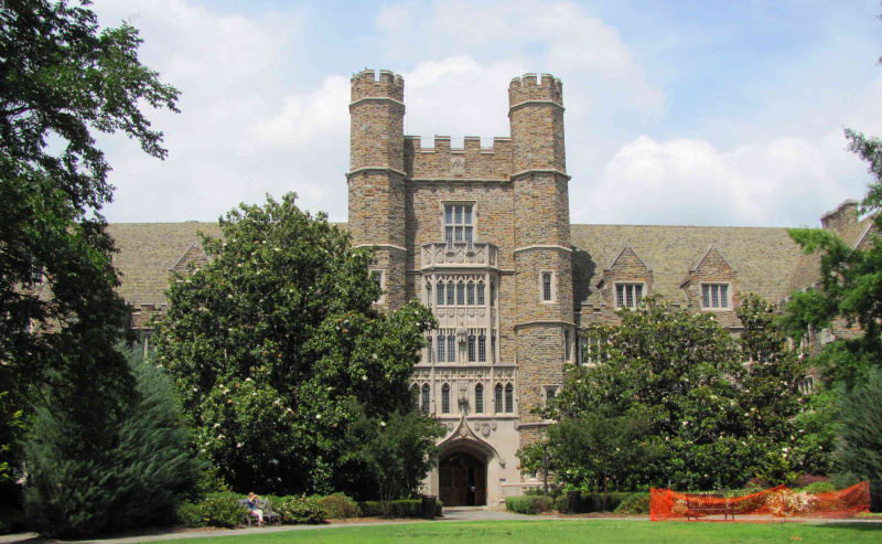 Davison Hall w Duke University School of Medicine