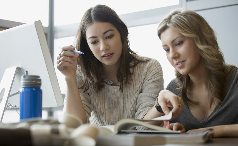 Studenten studieren Buch