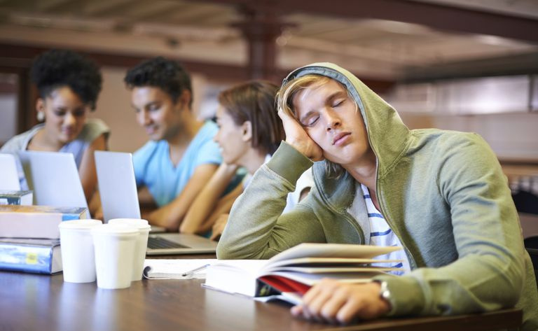 Étudiant endormi
