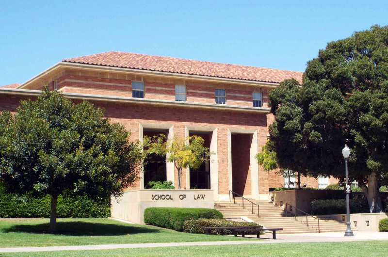 UCLA School of Law Wejście południowe
