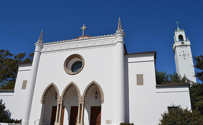 Capilla-Sagrado-Corazón-Loyola-Marymount.jpg