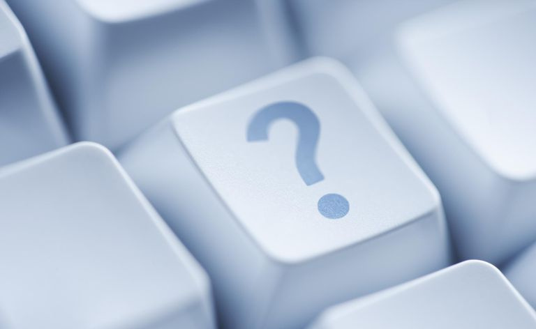 Spørsmålstegn på datamaskinens tastatur