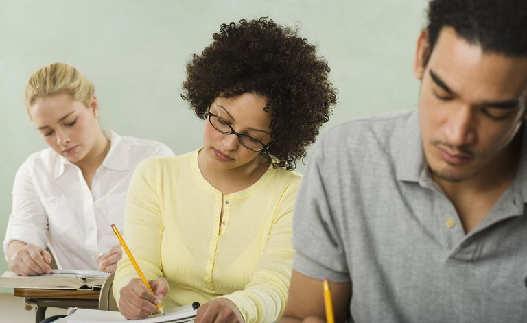Studenci przystępujący do testu