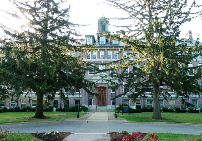 Warde Hall an der Mount Mercy University