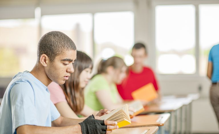 Leggere un libro in classe