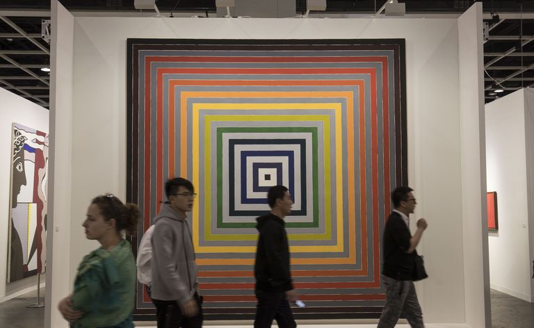 Pintura de Frank Stella en Art Basel Hong Kong