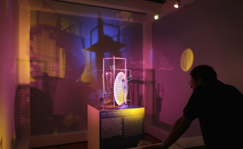 modulator przestrzeni światła laszlo moholy-nagy