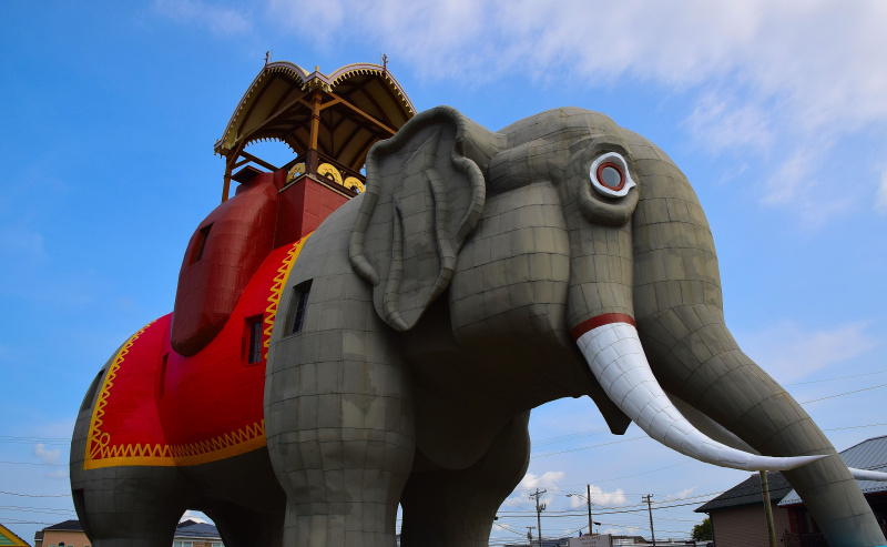 Prédio de seis andares em forma de elefante