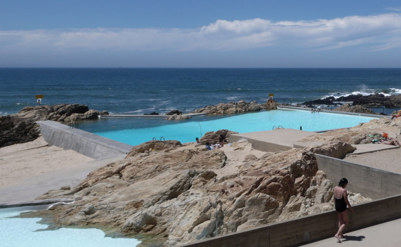 Piscina Leca, Palmeira, Portugal, 1966, diseñada por el arquitecto portugués Álvaro Siza