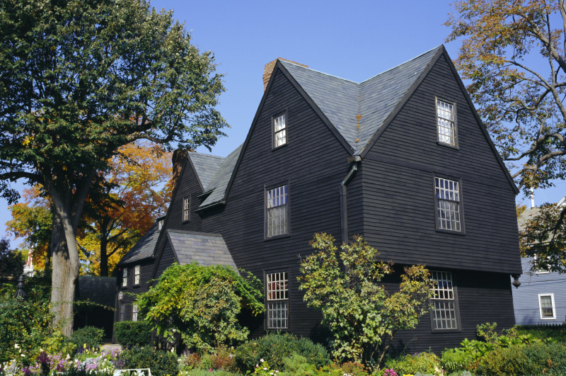 Ciemny dom z siedmiu szczytów, 1668, Salem, MA, rozsławiony przez Nathaniela Hawthorne