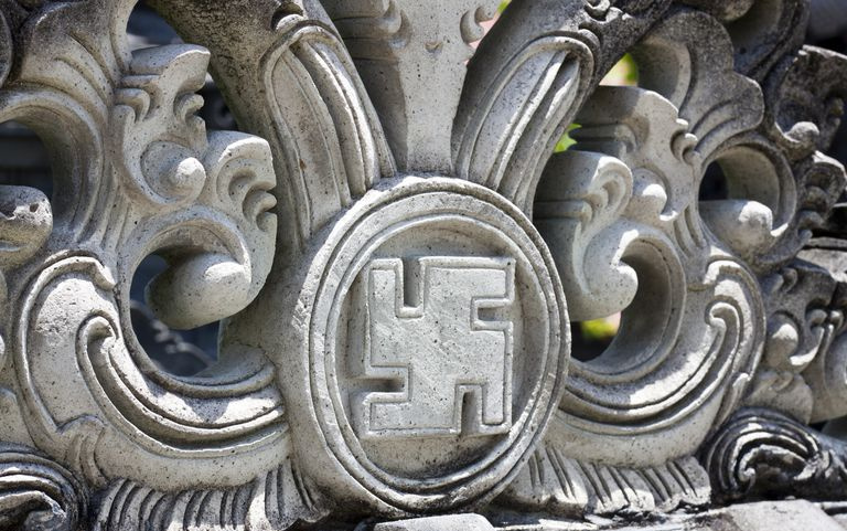 Symbol swastyki w hinduskiej świątyni