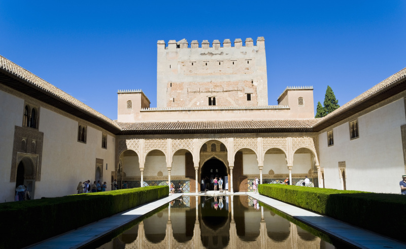 Palácio de Alhambra, o Castelo Vermelho, em Granada, Espanha.
