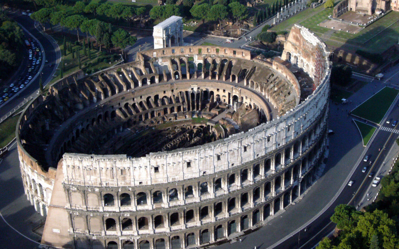 O antigo Coliseu em Roma, Itália