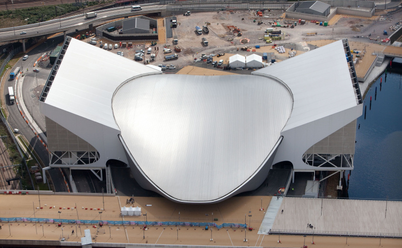 Geometrisches Oval mit zwei angebrachten Flügeln als Aquatics Centre Entworfen für London 2012