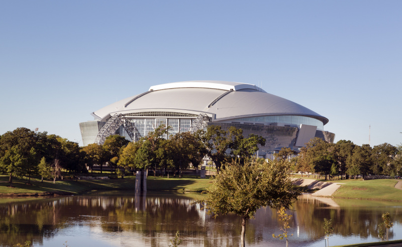 Einziehbare Kuppel und Glaswände des Cowboys Stadium in Arlington, Texas