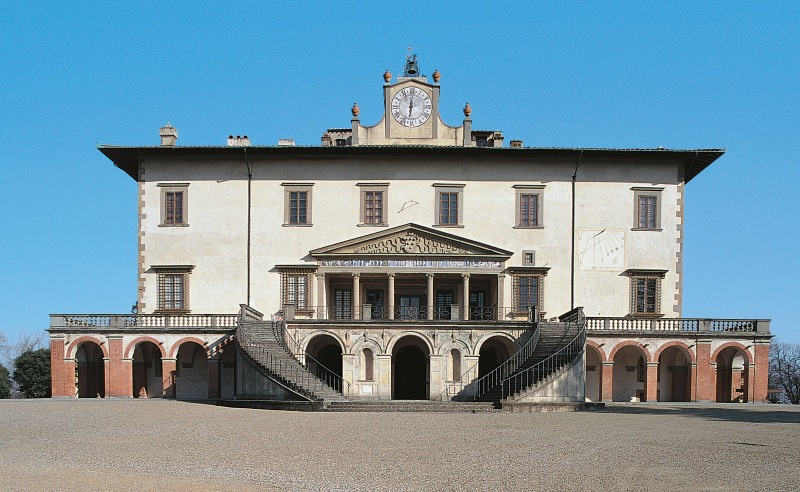 dvojité schodisko vedie do vily Medici v Poggio a Caiano v Taliansku