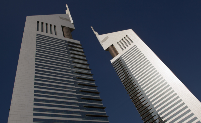 Las Emirates Towers consisten en un edificio de oficinas y el Jumeirah Emirates Tower Hotel, uno del mundo