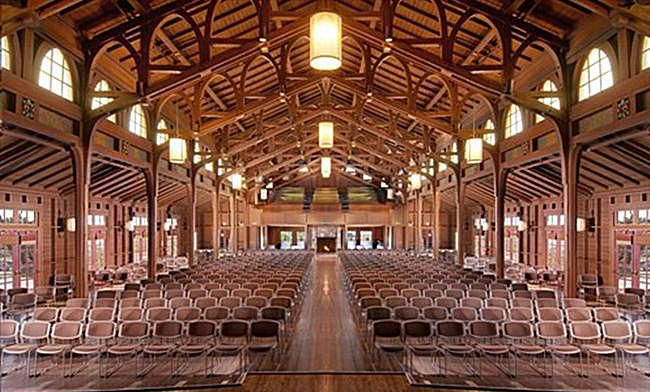 Arte e artesanato estilo Merrill Hall em Asilomar projetado pela arquiteta Julia Morgan