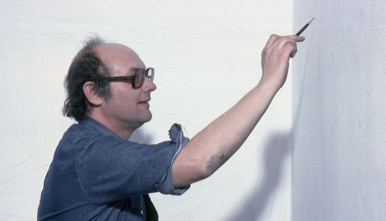 Sol Lewitt tworzy rysunek ścienny w MOMA (1978)