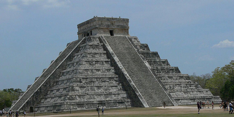 El Castillo-pyramiden ved Chichen Itza