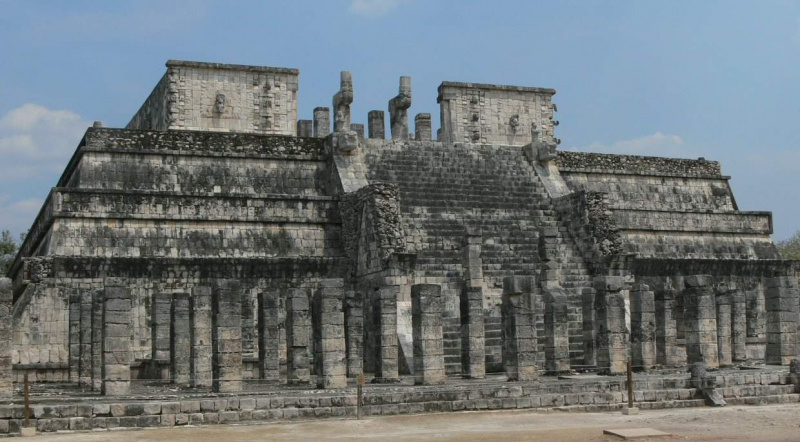 Bilde av krigernes tempel i Chichen Itza, Mexico