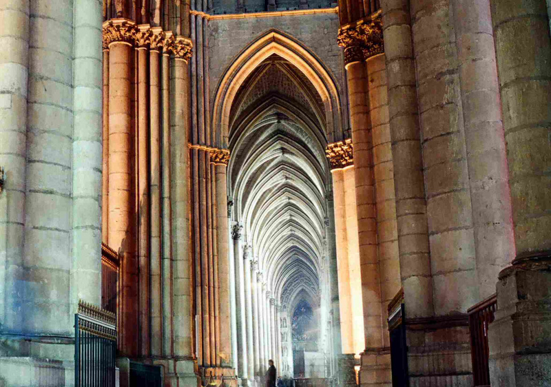 arcos apuntados en la Catedral de Reims