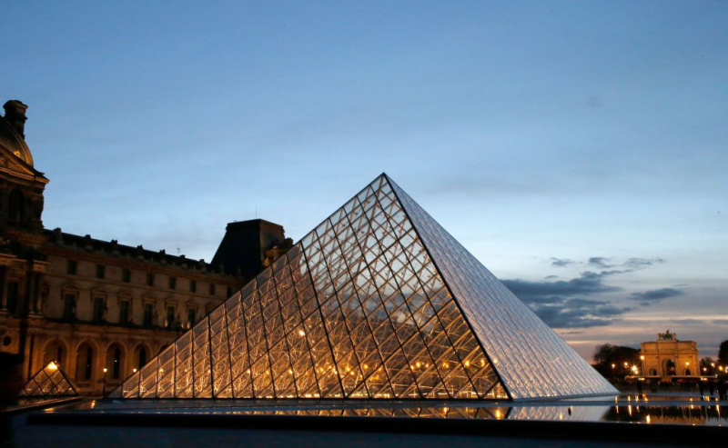 Piramida Luwru autorstwa IM Pei