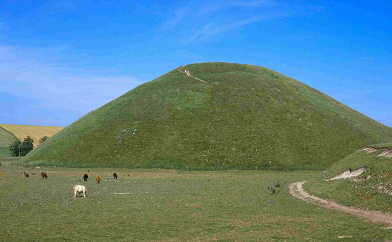 Silbury Hill, umetni, prazgodovinski zemeljski spomenik v južni Angliji
